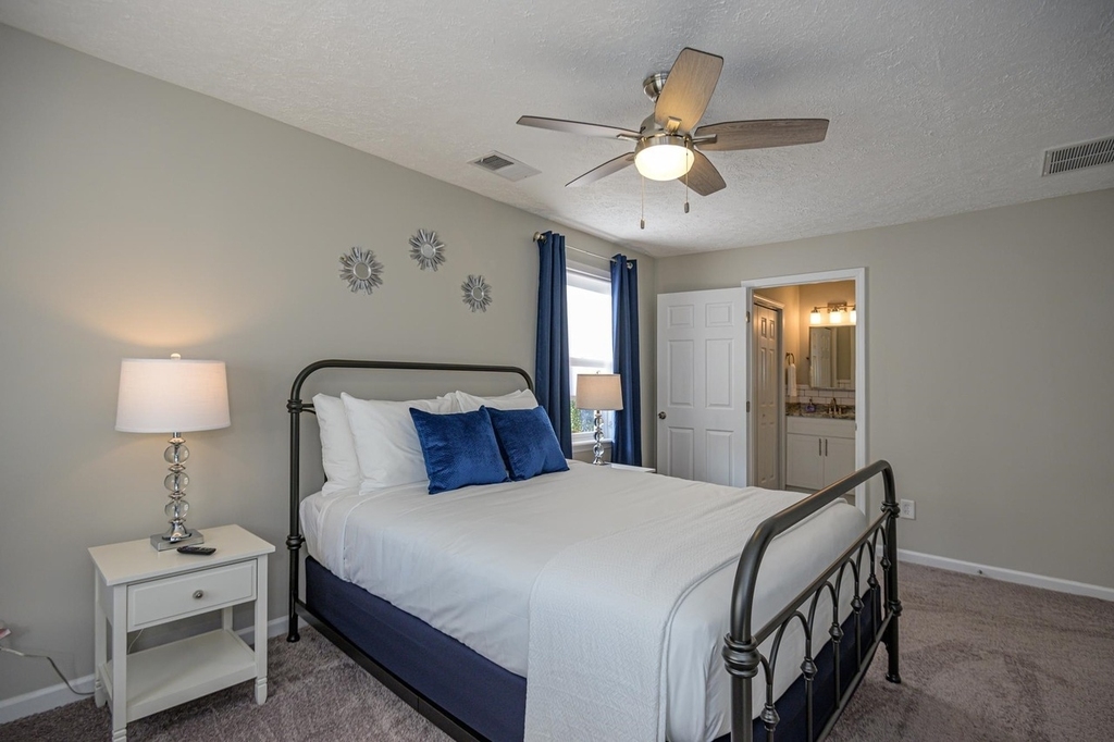 941 Pine Manor - Photo 12