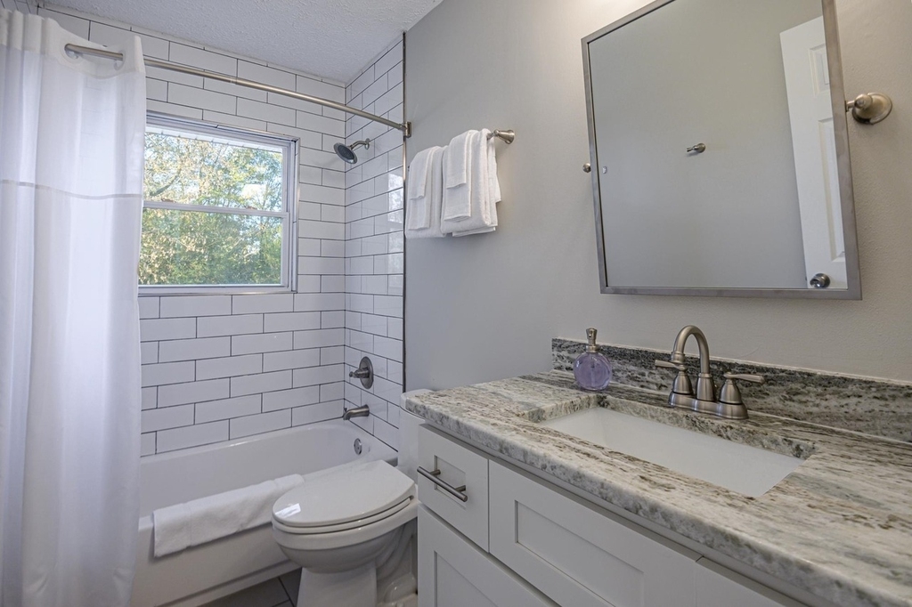 941 Pine Manor - Photo 16