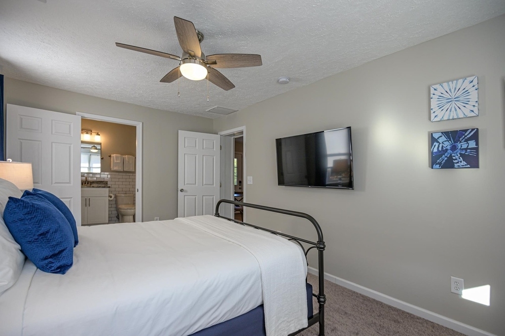 941 Pine Manor - Photo 13