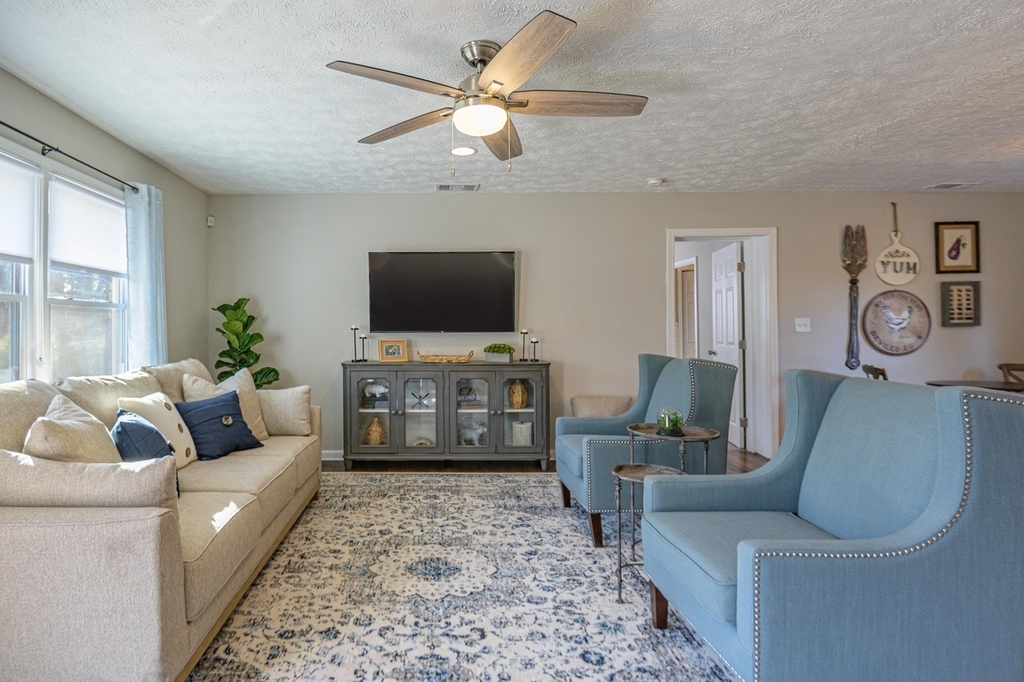 941 Pine Manor - Photo 1