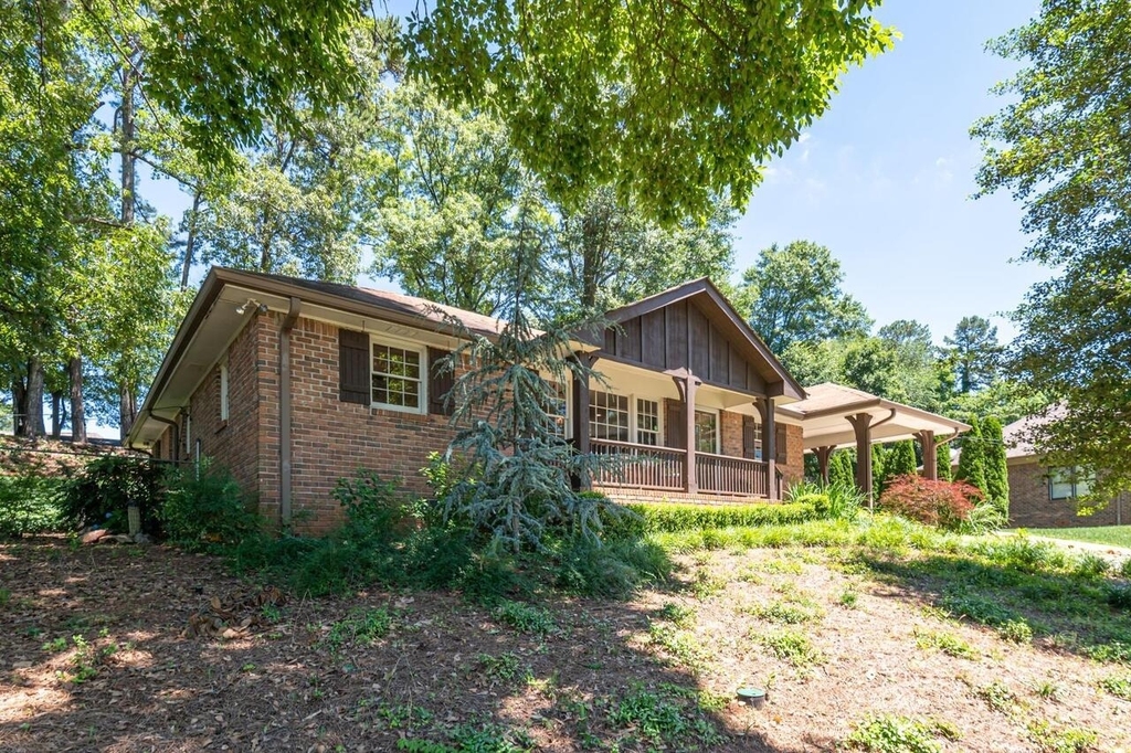 3926 Pineview Drive Se - Photo 0