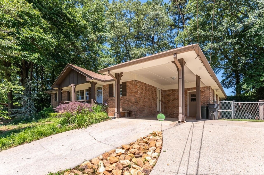 3926 Pineview Drive Se - Photo 2