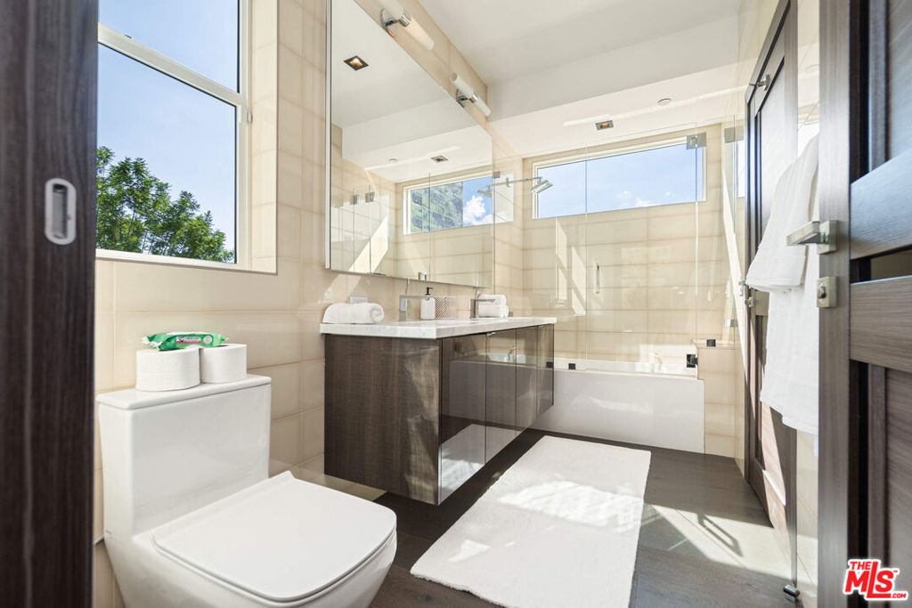 4640 Radford Avenue - Photo 14