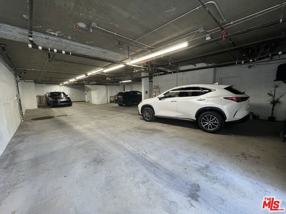 913 Hilldale Avenue - Photo 23