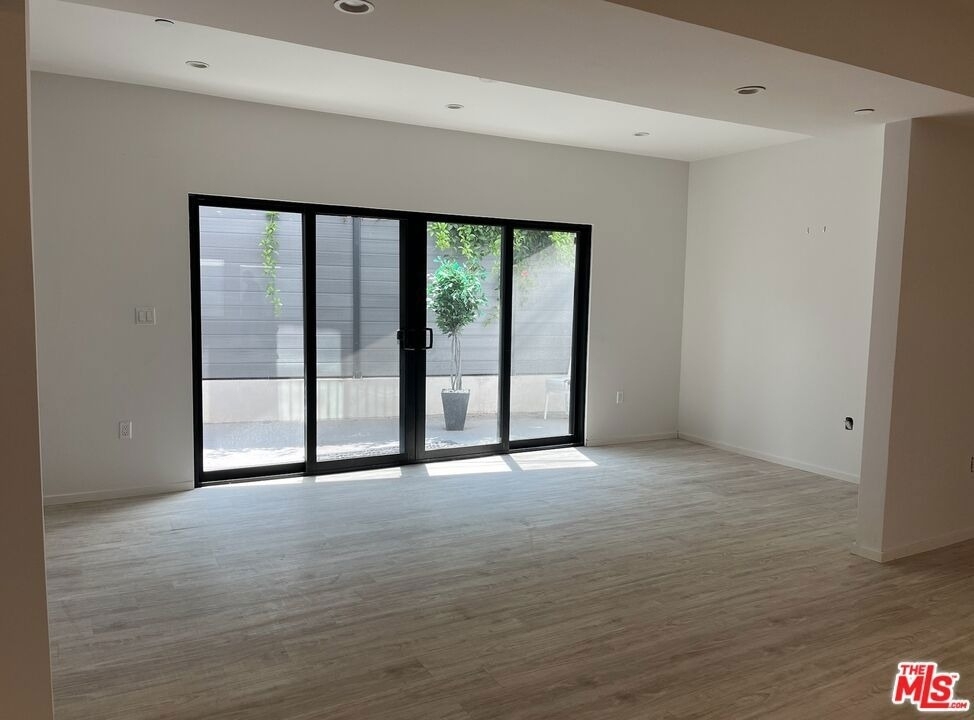 913 Hilldale Avenue - Photo 4