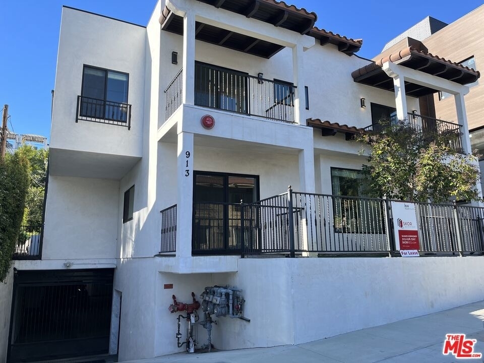 913 Hilldale Avenue - Photo 1