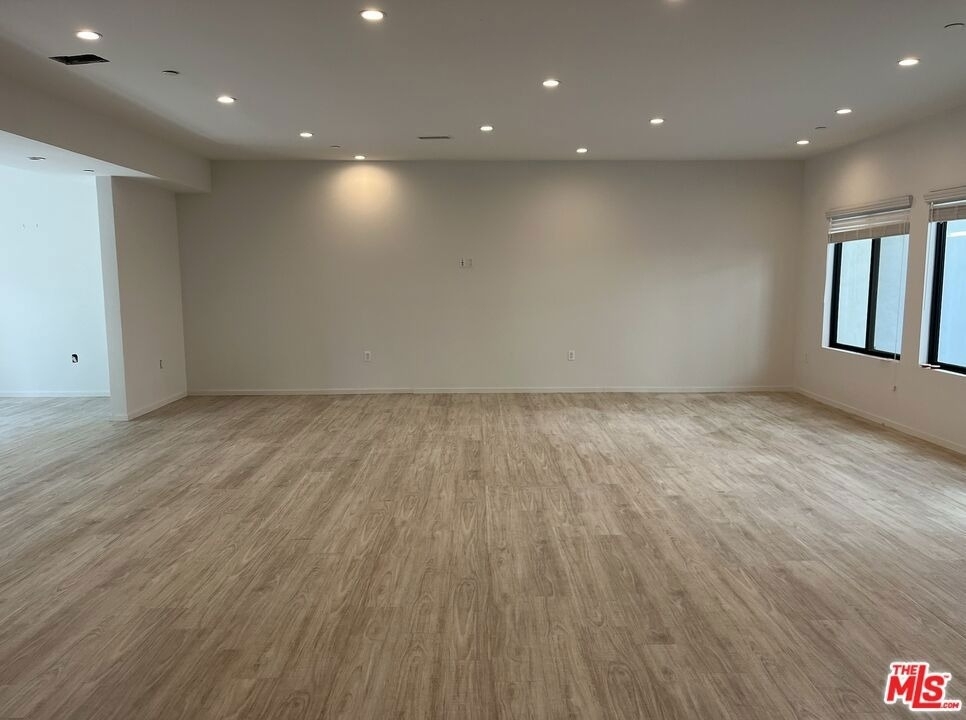 913 Hilldale Avenue - Photo 3
