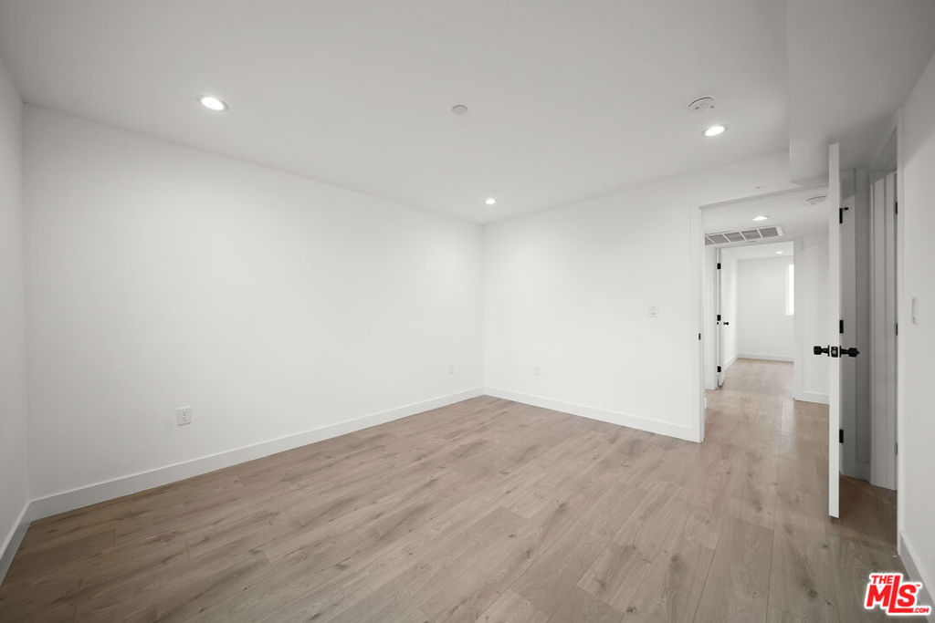 171 S Hoover Street - Photo 23