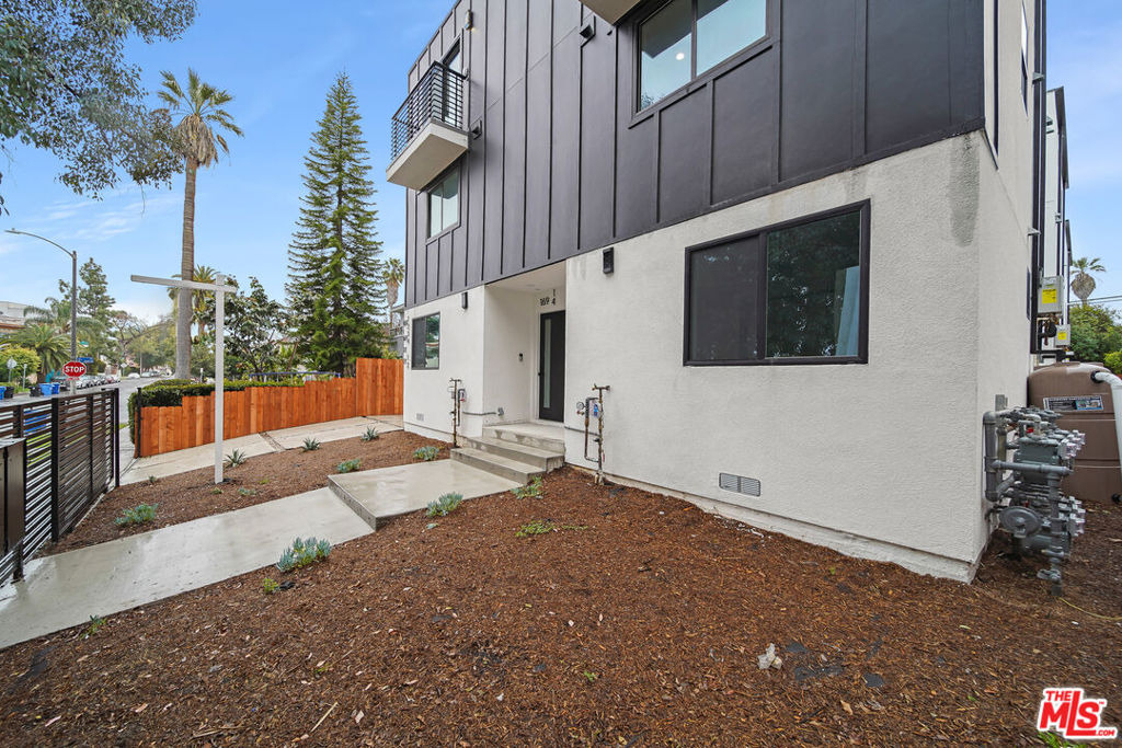 171 S Hoover Street - Photo 43