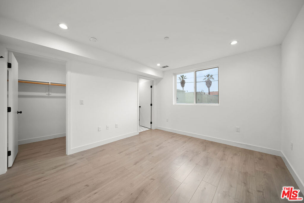 171 S Hoover Street - Photo 22