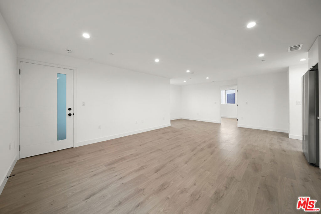 171 S Hoover Street - Photo 2