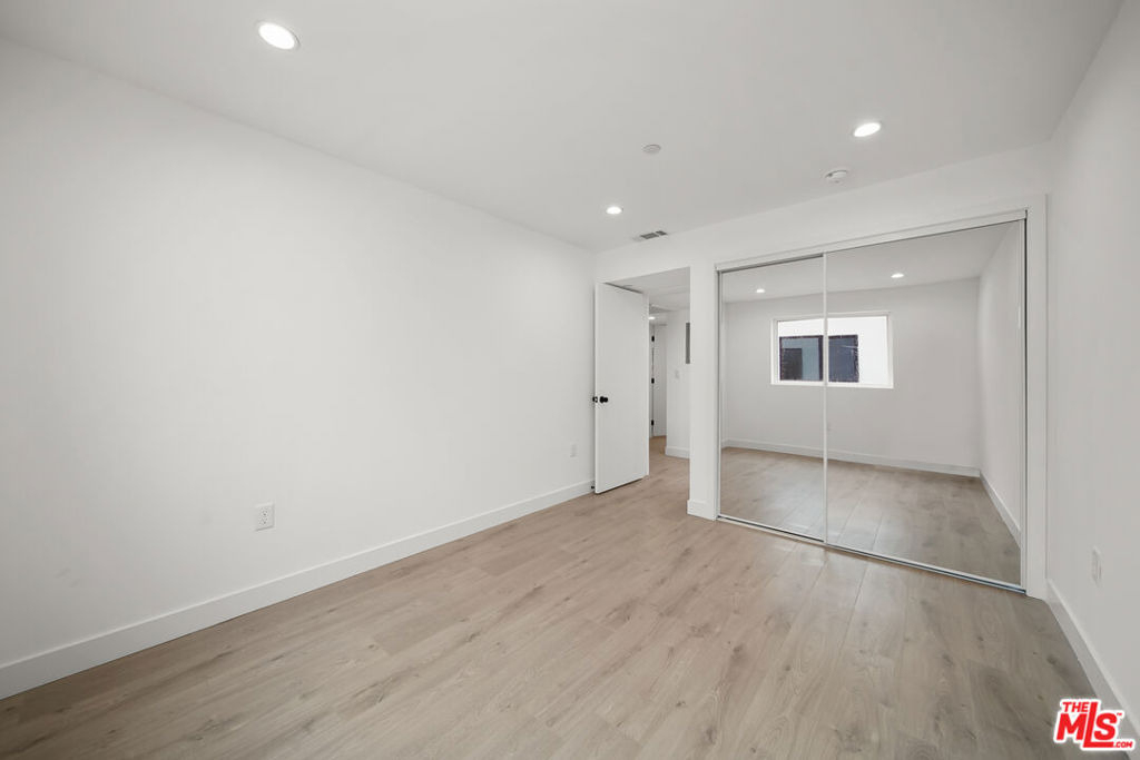 171 S Hoover Street - Photo 13