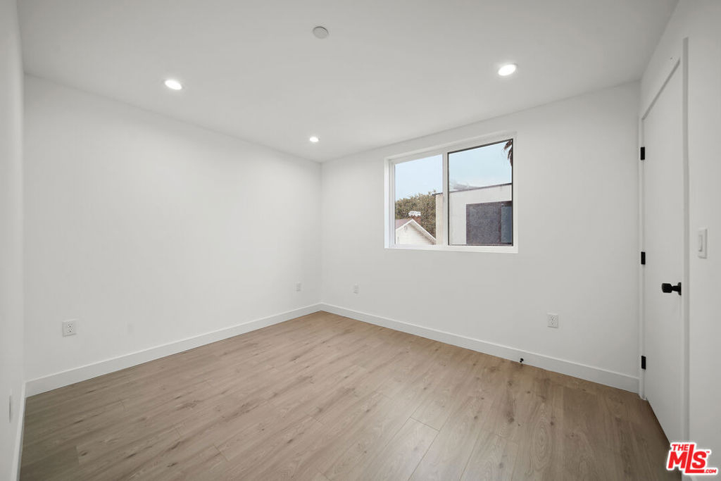 171 S Hoover Street - Photo 6