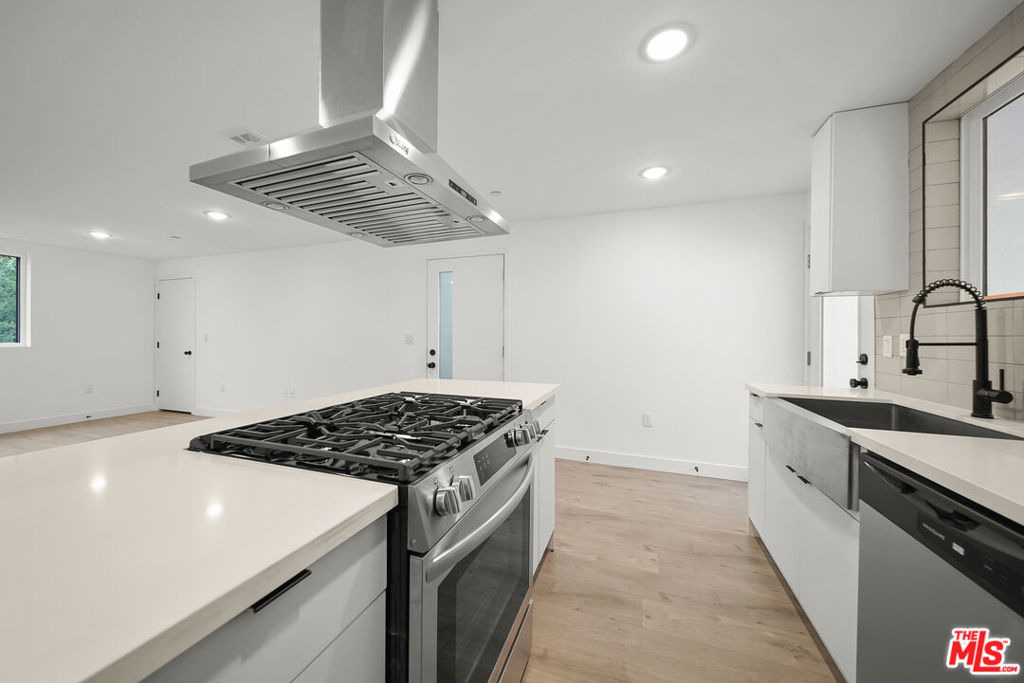 171 S Hoover Street - Photo 32