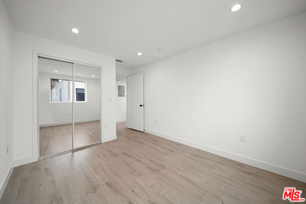 171 S Hoover Street - Photo 18