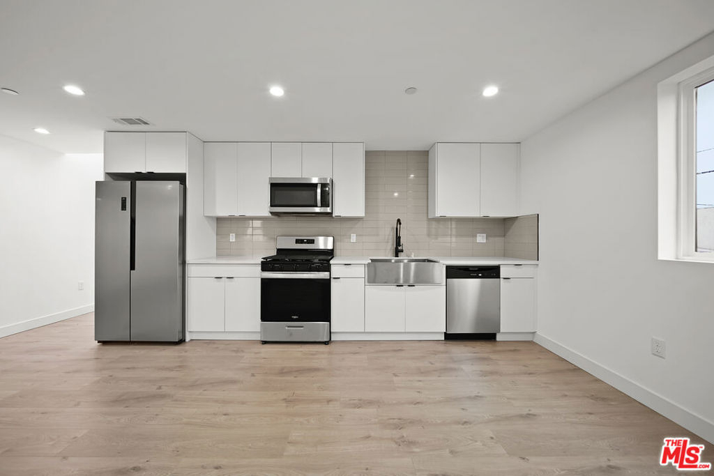 171 S Hoover Street - Photo 4