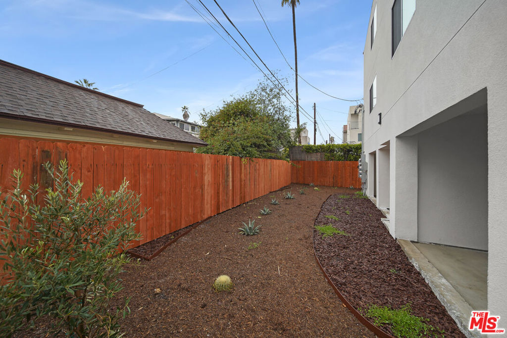 171 S Hoover Street - Photo 39