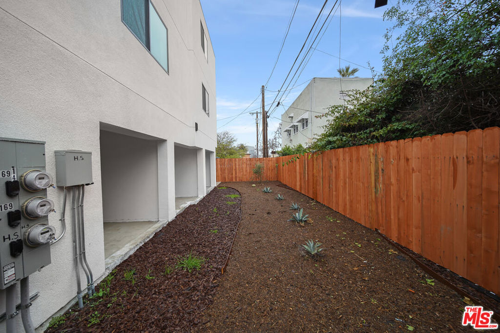 171 S Hoover Street - Photo 38