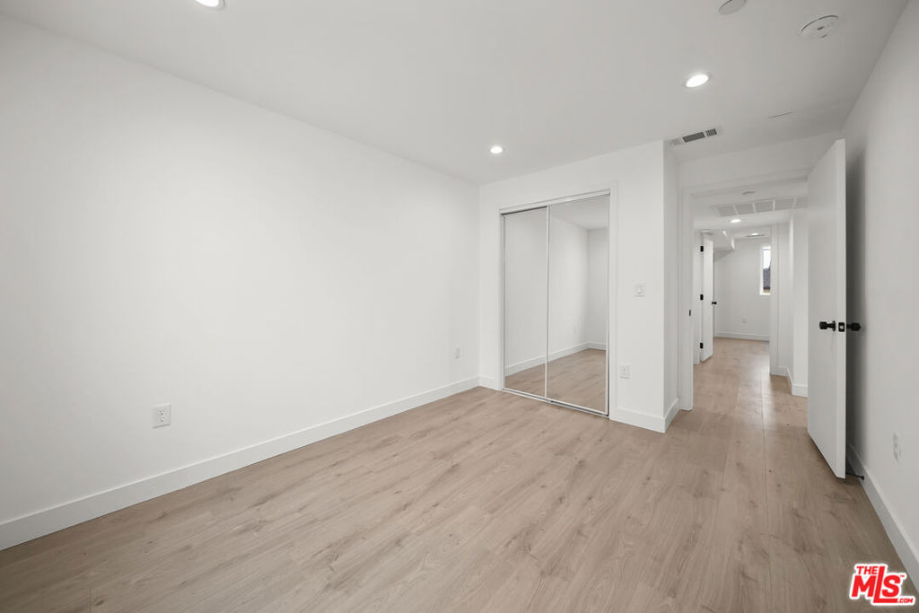 171 S Hoover Street - Photo 17