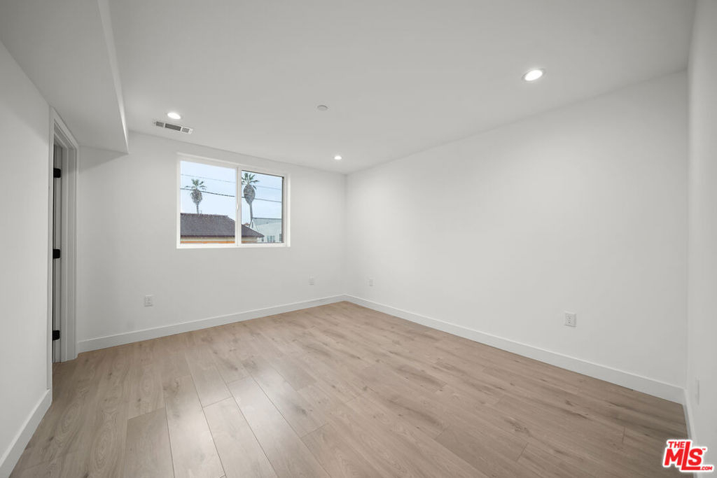 171 S Hoover Street - Photo 21