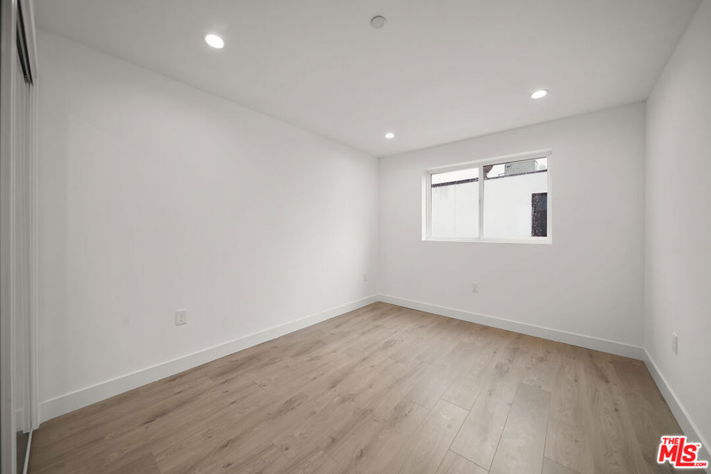 171 S Hoover Street - Photo 11