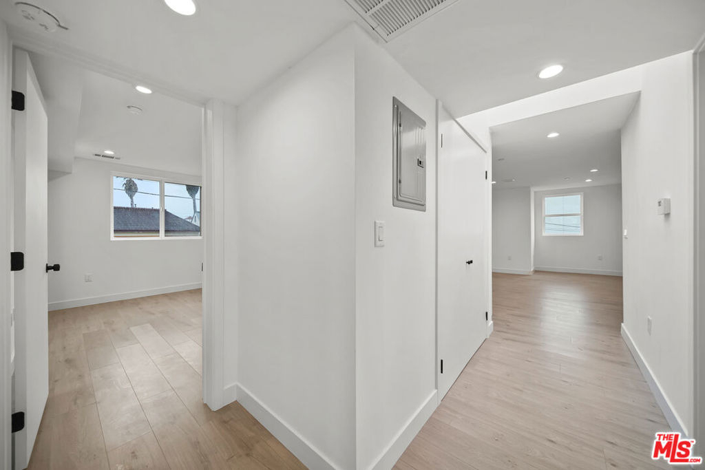 171 S Hoover Street - Photo 5