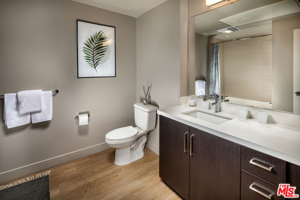 687 S Hobart Boulevard - Photo 12