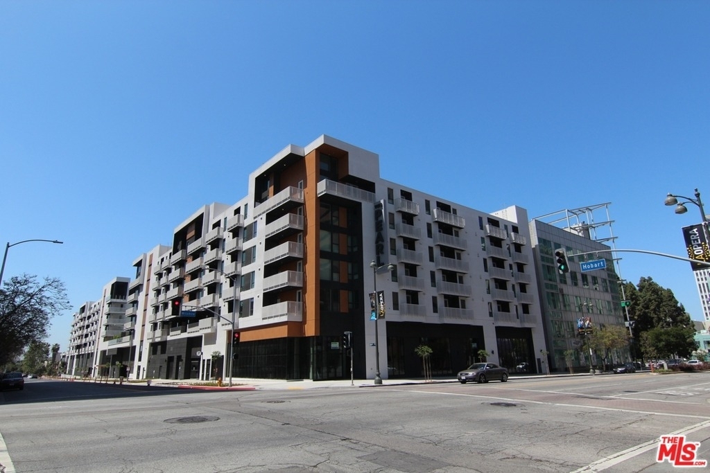 687 S Hobart Boulevard - Photo 0