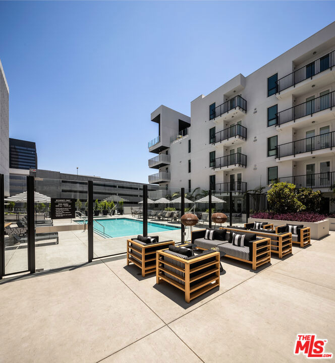 687 S Hobart Boulevard - Photo 24