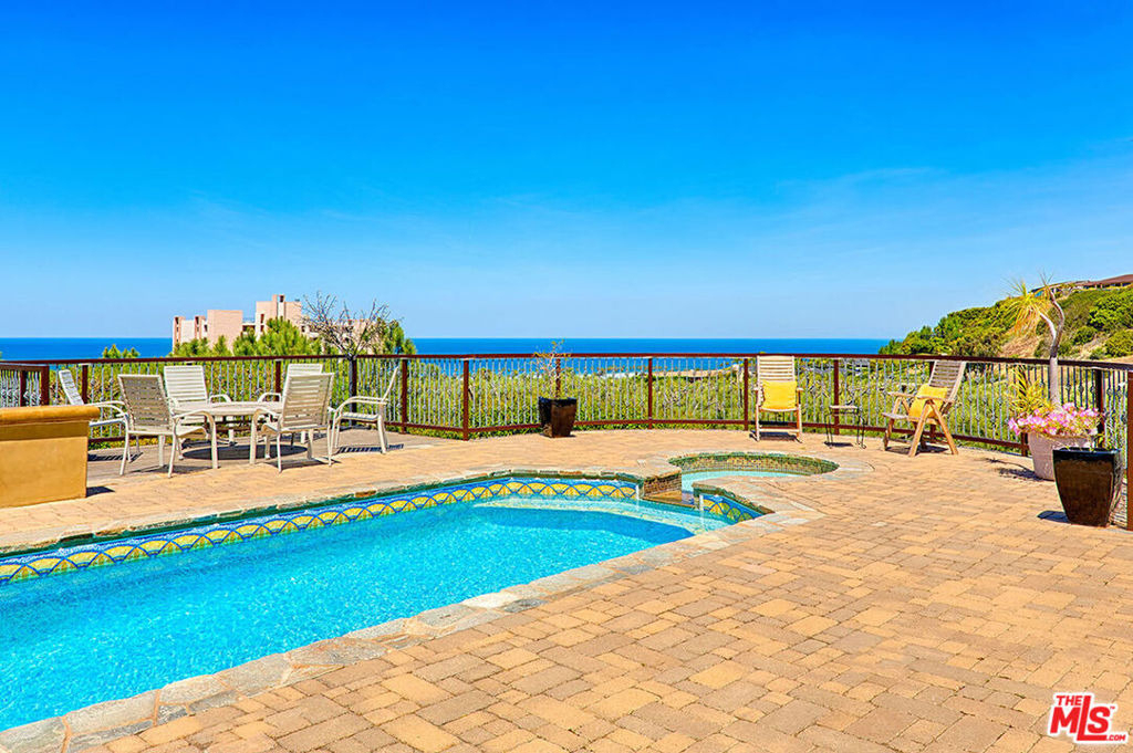2624 Costebelle Drive - Photo 2