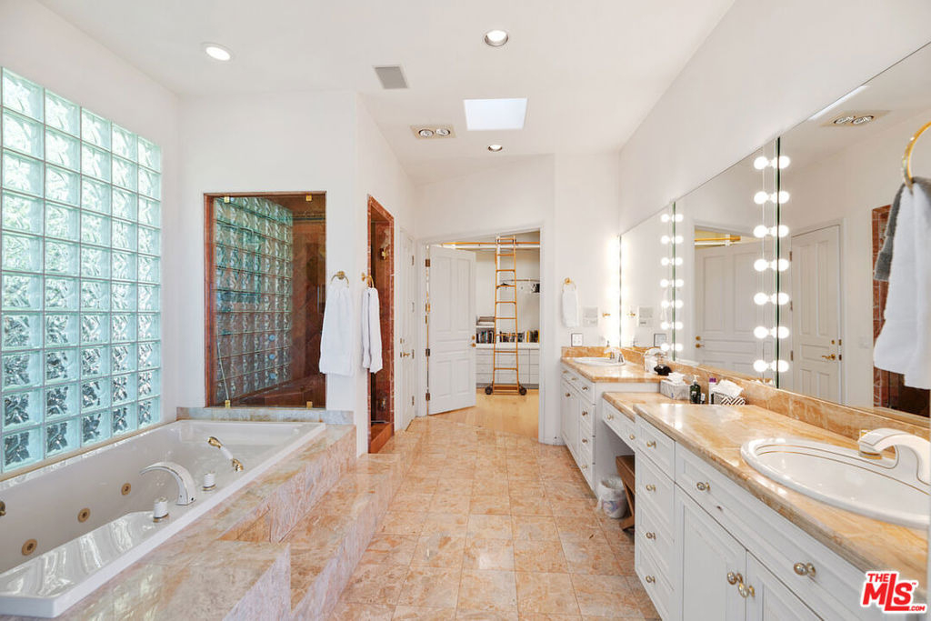 7350 Brodiaea Way - Photo 32