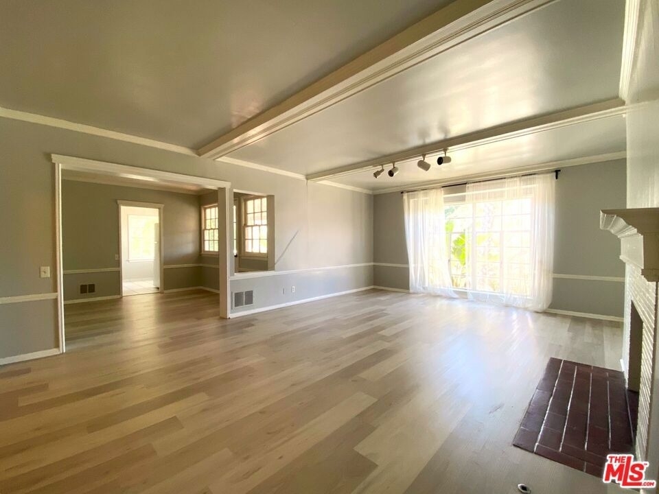 10682 Kinnard Avenue - Photo 0