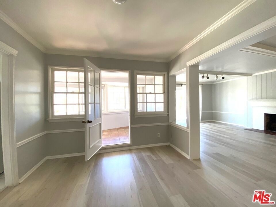 10682 Kinnard Avenue - Photo 4