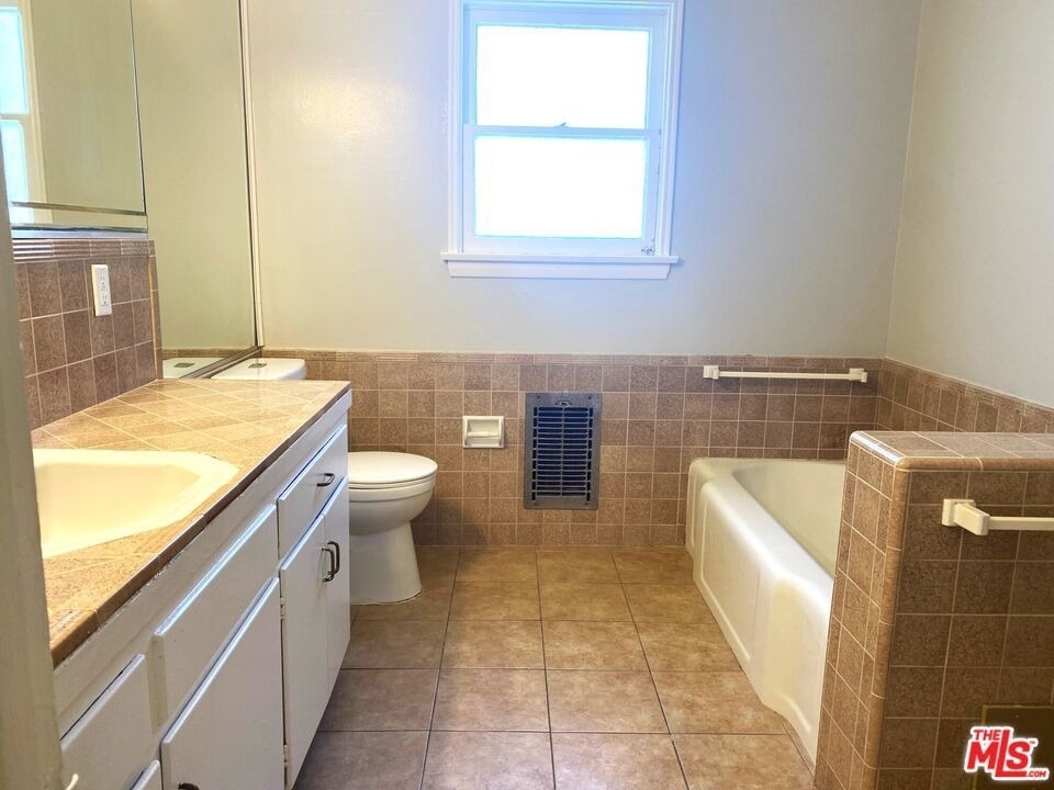 10682 Kinnard Avenue - Photo 14