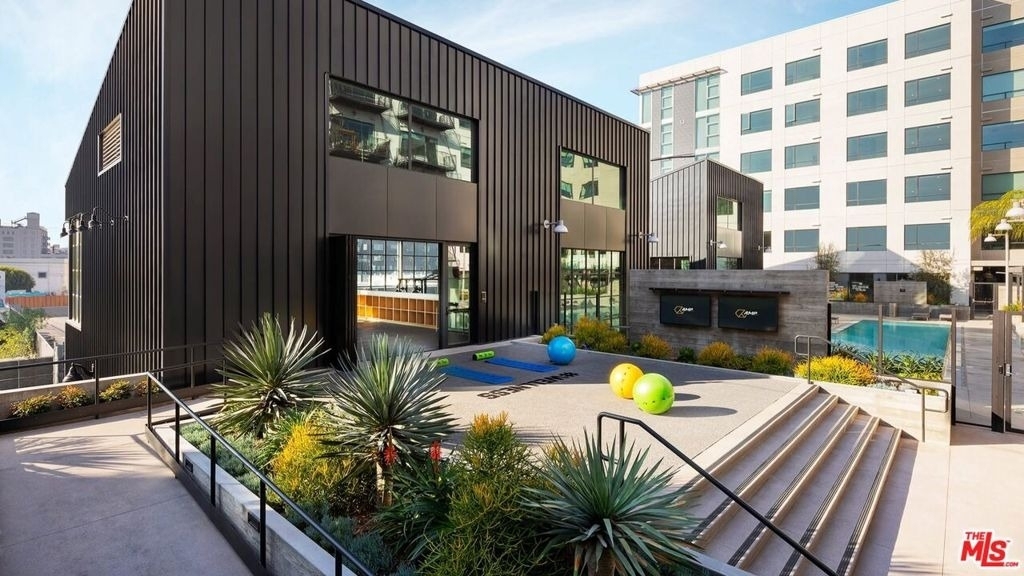 695 S Santa Fe Avenue - Photo 20