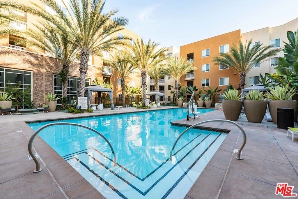 7290 Edinger Avenue - Photo 36