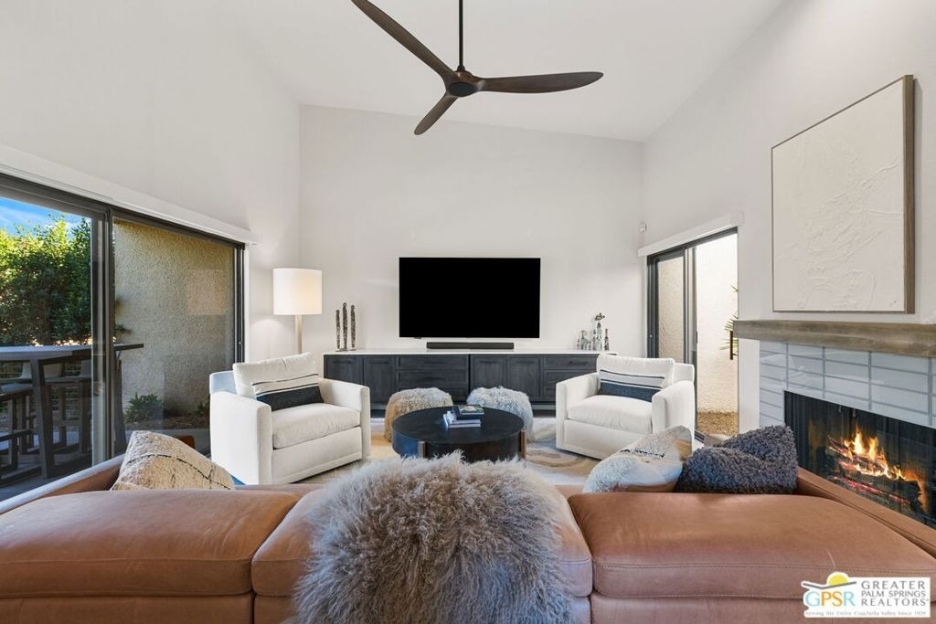 300 E Tiffany Circle - Photo 2