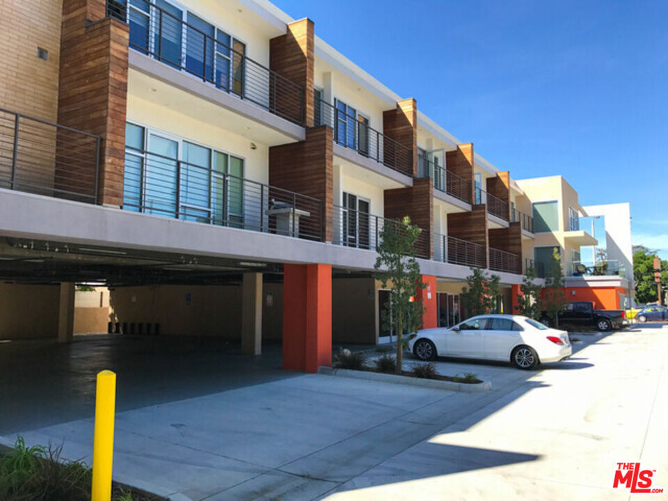1968 N Lake Avenue - Photo 32
