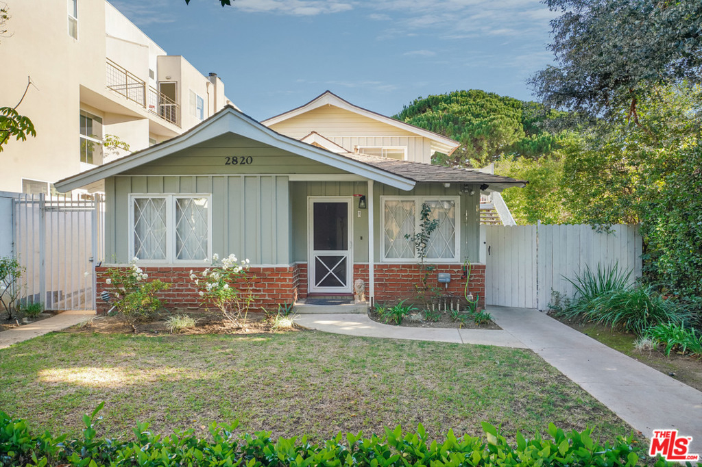2820 Arizona Avenue - Photo 0