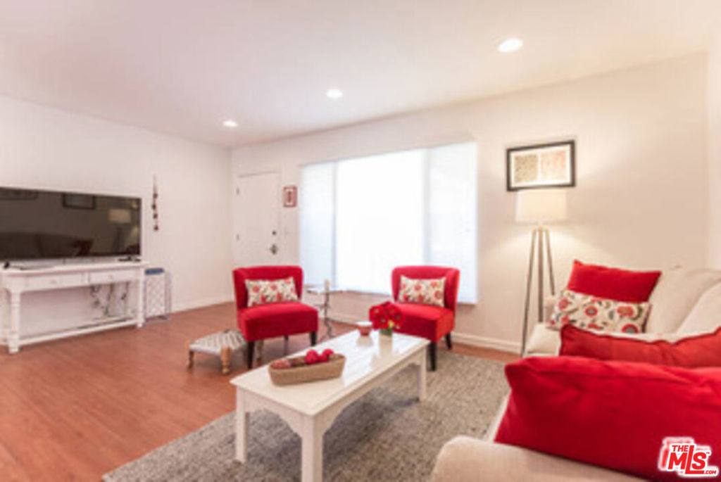 1940 Carmen Avenue - Photo 4