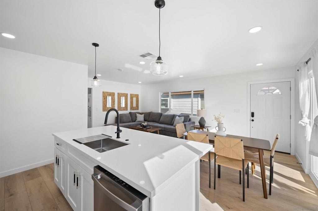 836 Island Ct - Photo 6