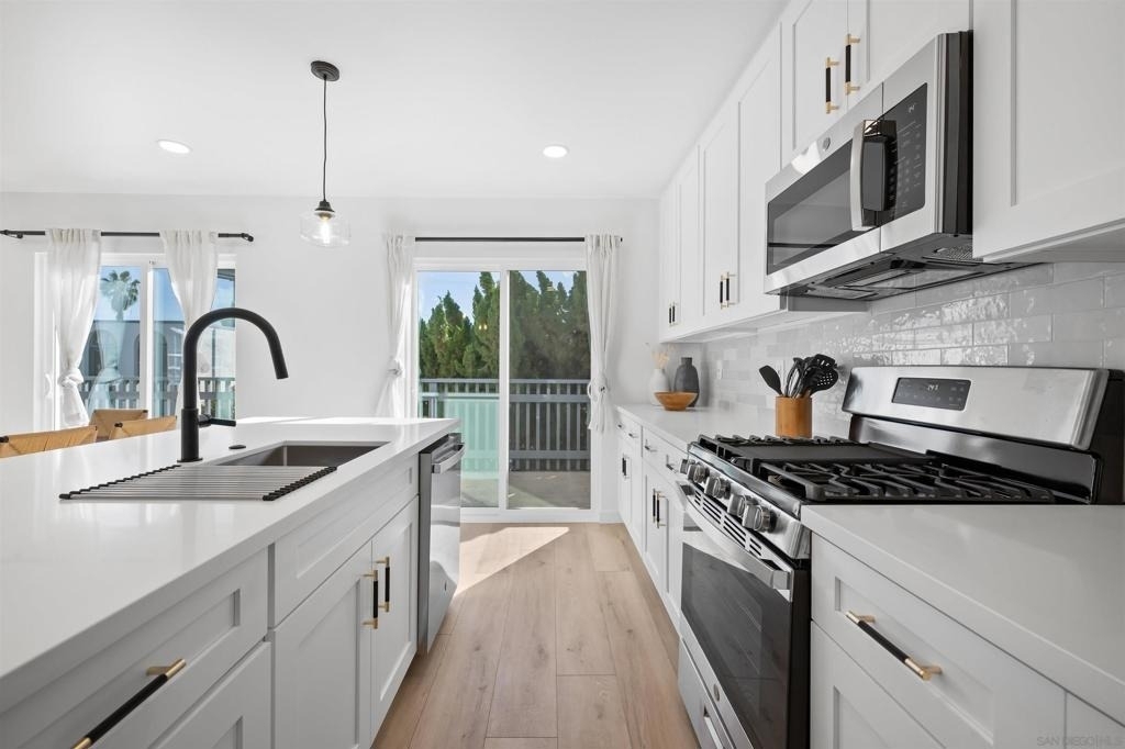 836 Island Ct - Photo 4