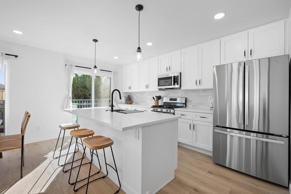 836 Island Ct - Photo 3