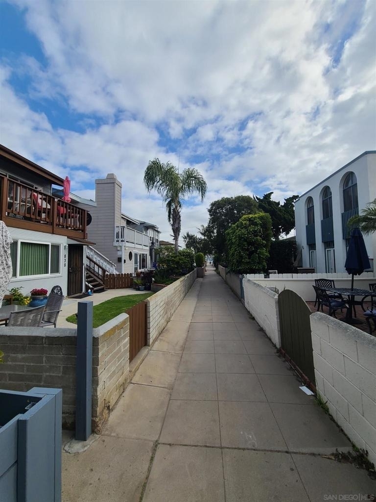 836 Island Ct - Photo 18