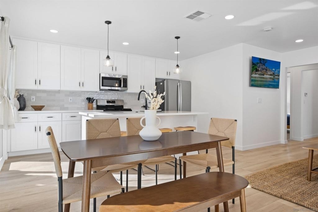 836 Island Ct - Photo 2