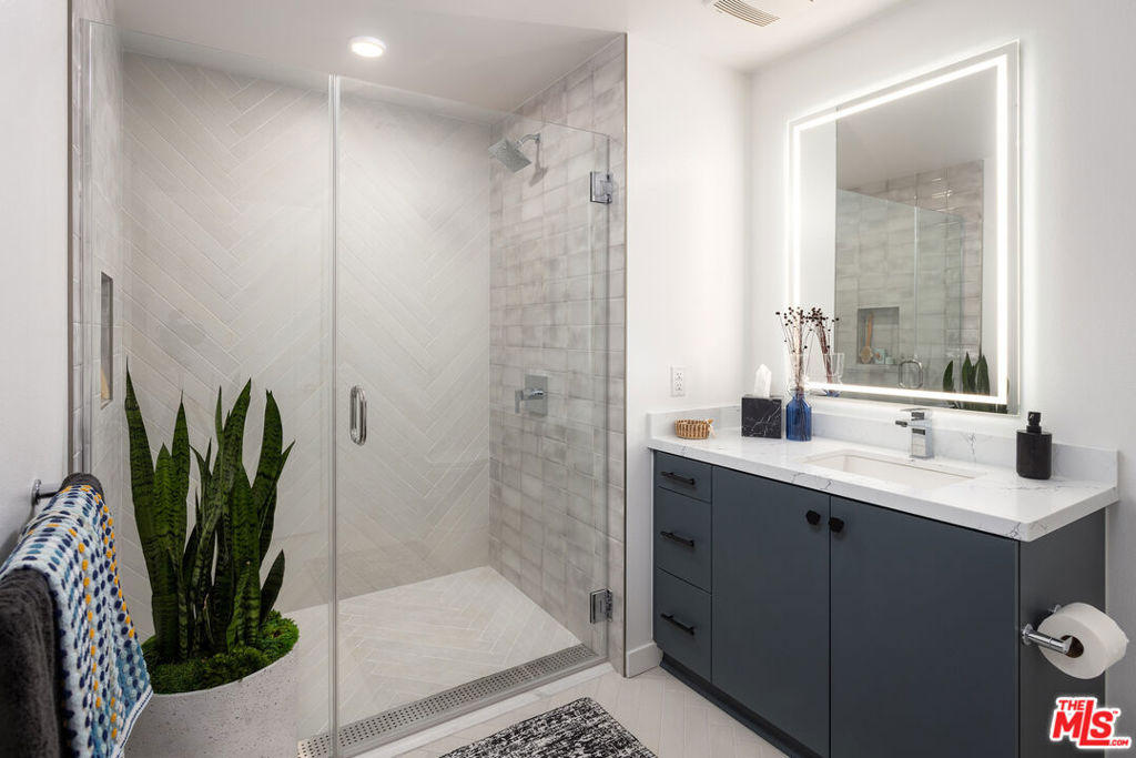 1100 Steely - Photo 1