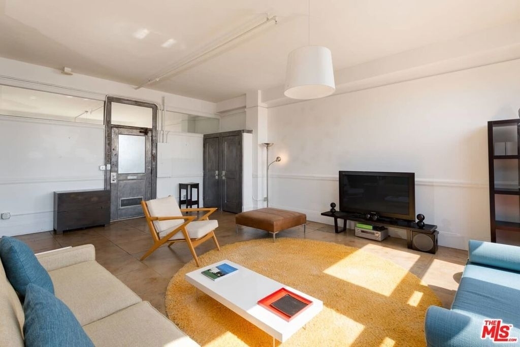 108 W 2nd Street - Photo 8