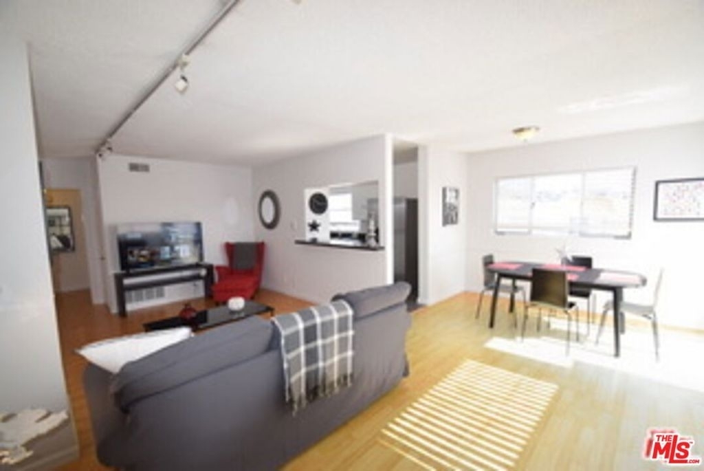1940 Carmen Avenue - Photo 3
