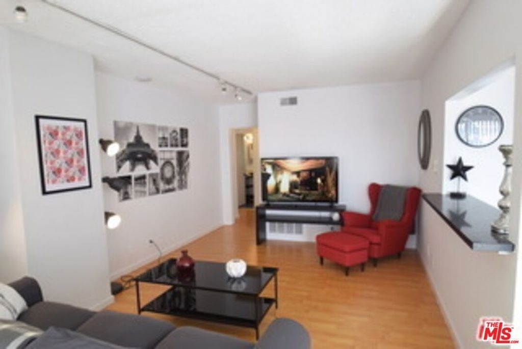 1940 Carmen Avenue - Photo 4