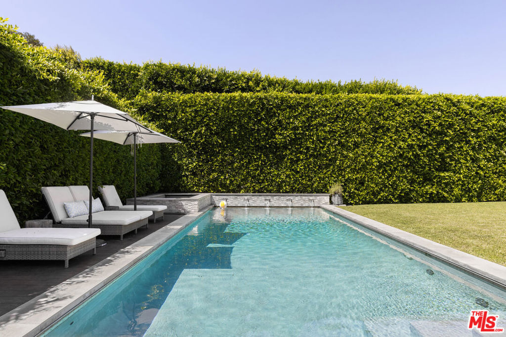 647 Toyopa Drive - Photo 4